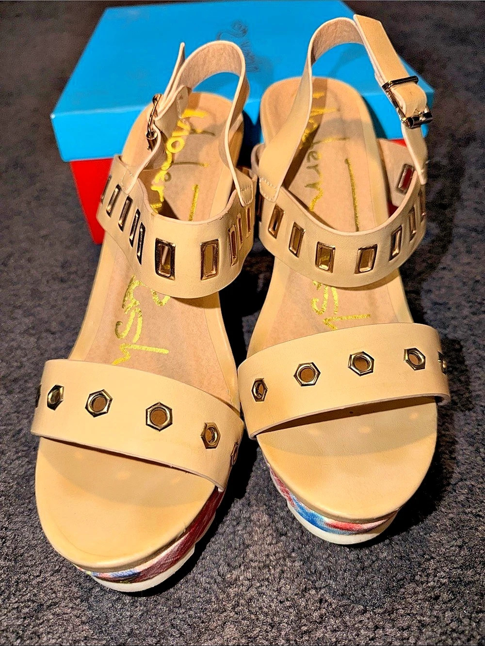 Modern Rush Floral Wedge Sandals in Cream US 9
